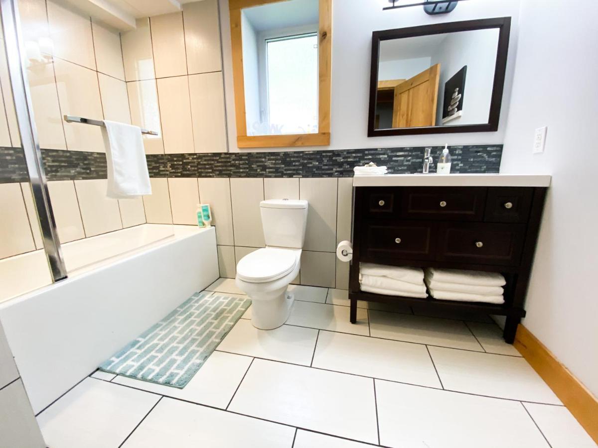 Journey'S End - 2 Bed 1 Bath Suite غولدن المظهر الخارجي الصورة